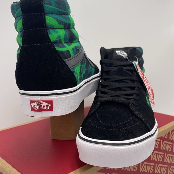 Vans Men’s Comfycush Sk8-After Dark Black/Green
VN0A7TNOYJ7
Sneakers - Picture 10 of 16